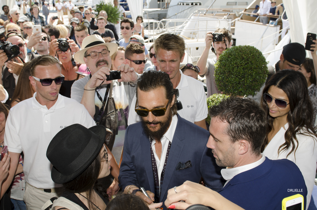 mathew-mcconaughey-camila-alves-cannes-film-festival-living-on-the-rio-rita-london-going-to-press-conference-pierre-druelle